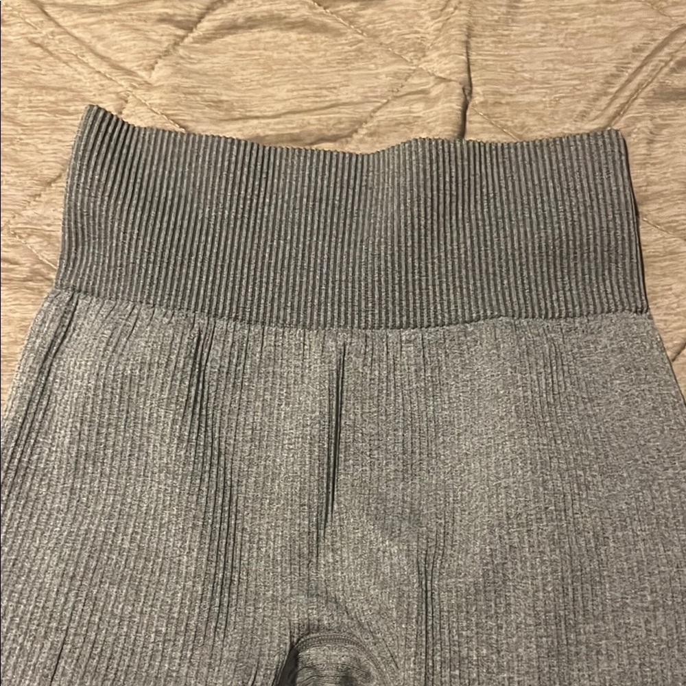 Gray Ribbed Leggings - Picture 3 of 3